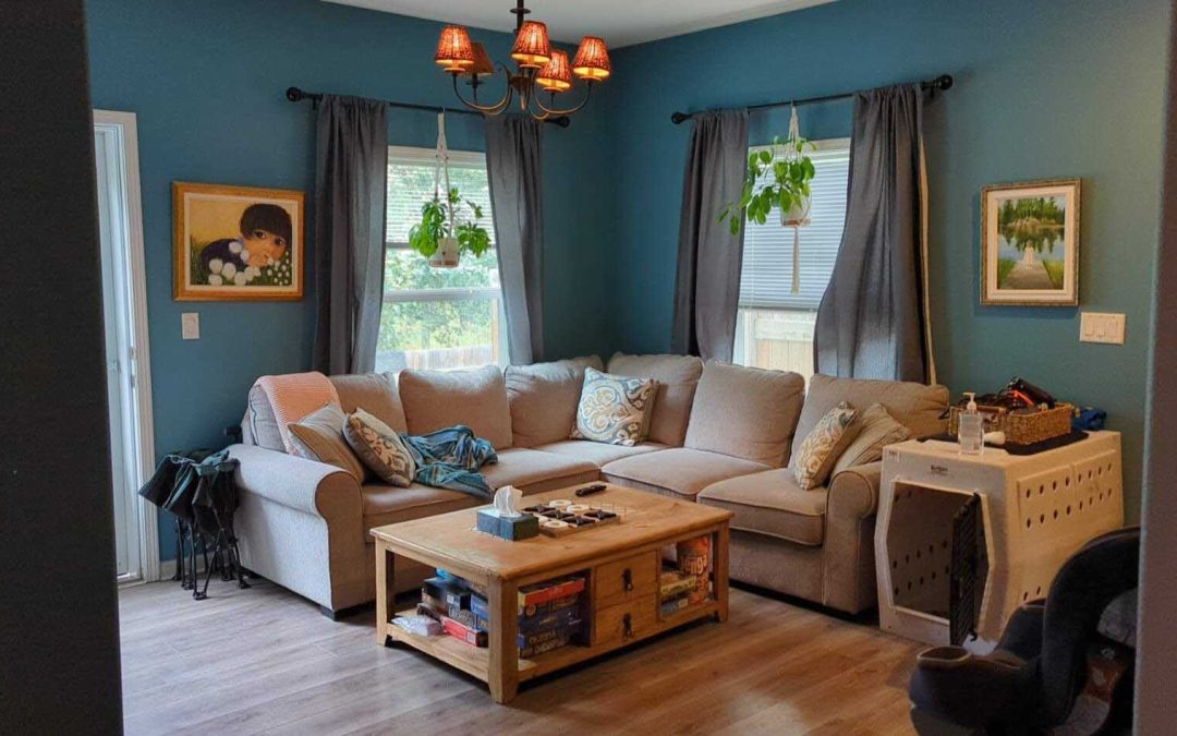 Sitting room with sofa and coffee table